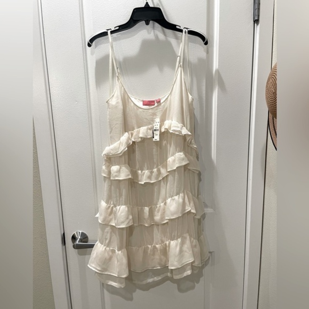 NEW…New York & Company Collection Cream Ruffled Sleeveless Blouse